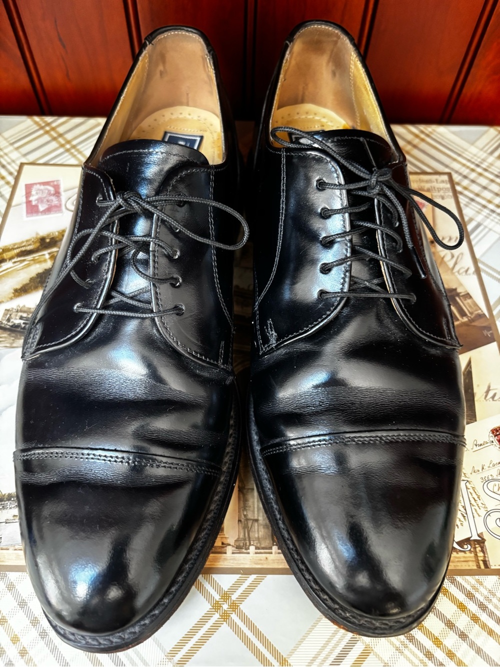 pre-owned Bostonian Classics First Flex black leather cap-toe derby dress shoes.